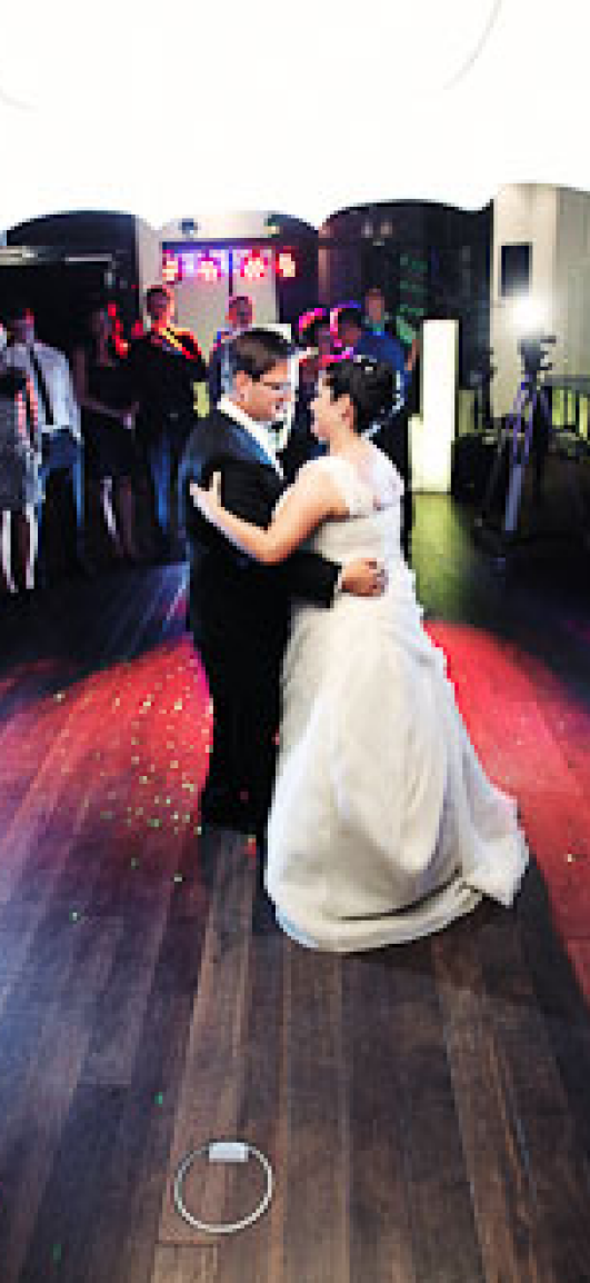 Paar beim Hochzeitstanz Saarland